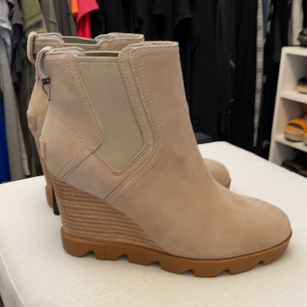 Sorel Joan Uptown Chelsea Bootie size 7, Sandy Tan